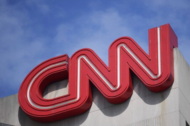 Goncangan di Media: CNN Memangkas Sekitar 100 Pekerja, dan Presiden CBS News Mengumumkan Pengunduran Diri